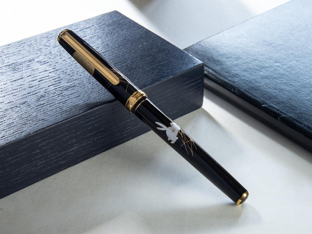 Platinum Kanazawa Maki-e The Moon and a Rabbit Fountain Pen