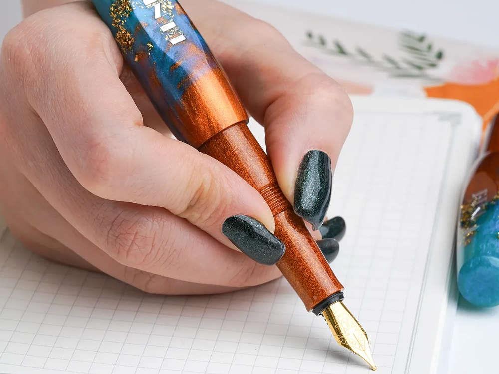 Benu Pixie Aurora Gold Fountain Pen, 24.2.32.6.0