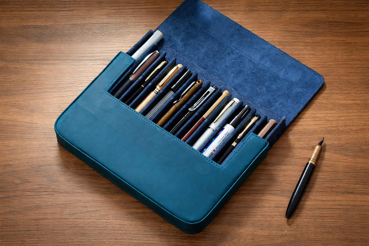 Iguana Pen Case Blue, 12 Writing Items