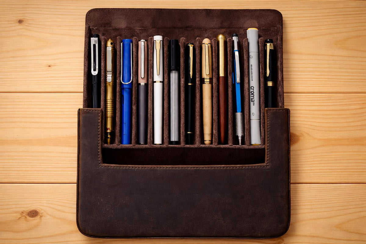 Iguana Pen Case Brown, 12 Writing Items