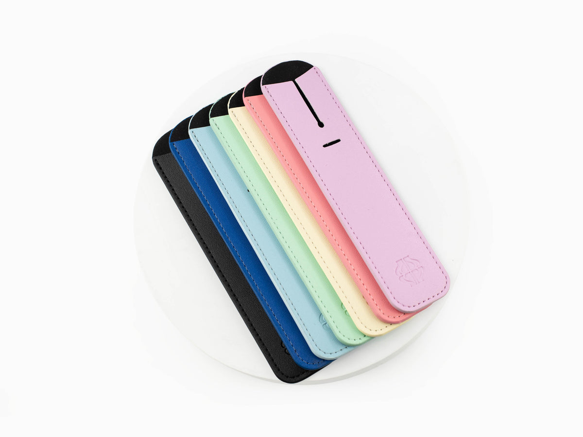 Iguana Writing Pouch Light Cream