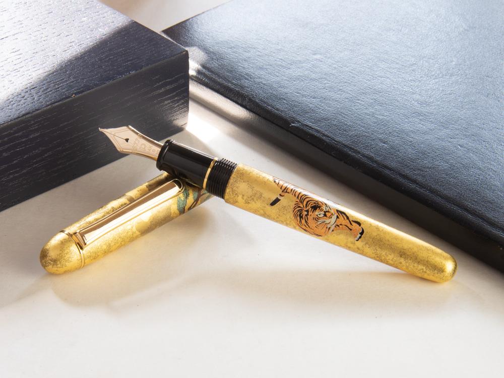 Platinum Kanazawa Maki-e Matsu-Tora Fountain Pen, PNB-35000H-55
