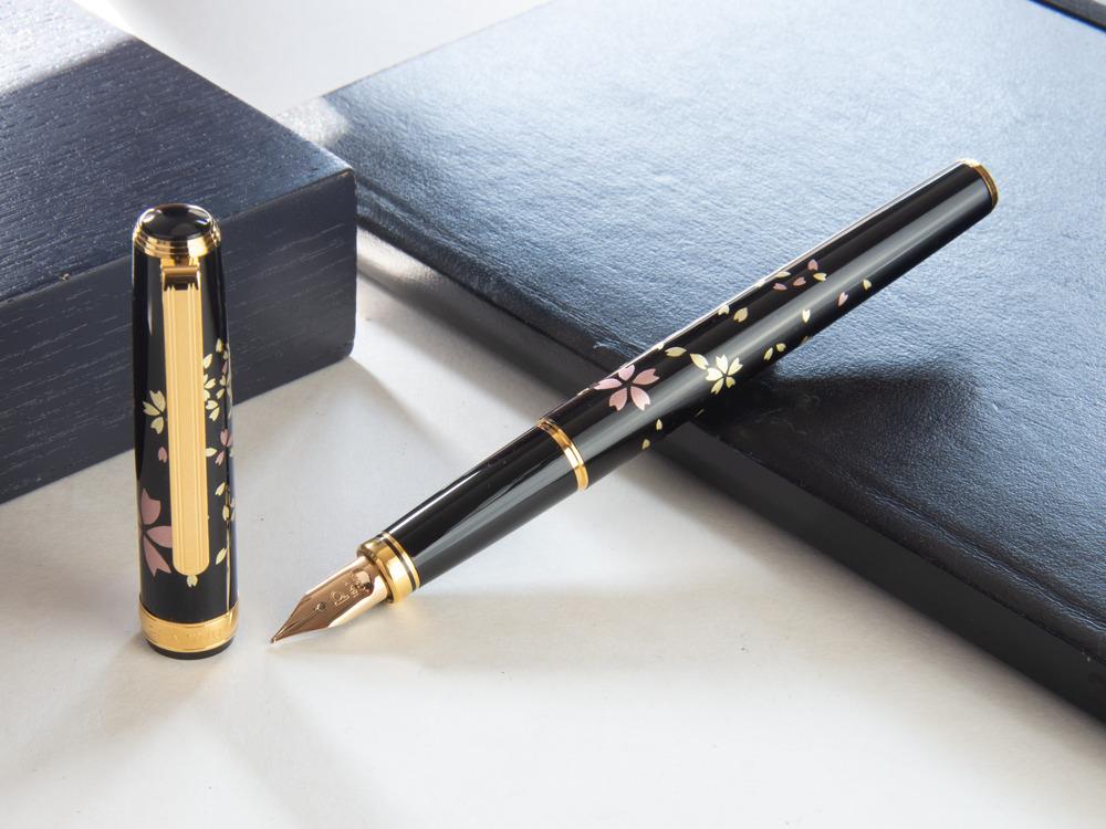 Platinum Kanazawa Maki-e Swirling Petals of Cherry Blossoms Fountain Pen