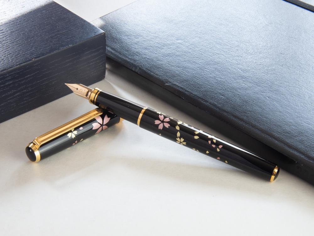 Platinum Kanazawa Maki-e Swirling Petals of Cherry Blossoms Fountain Pen