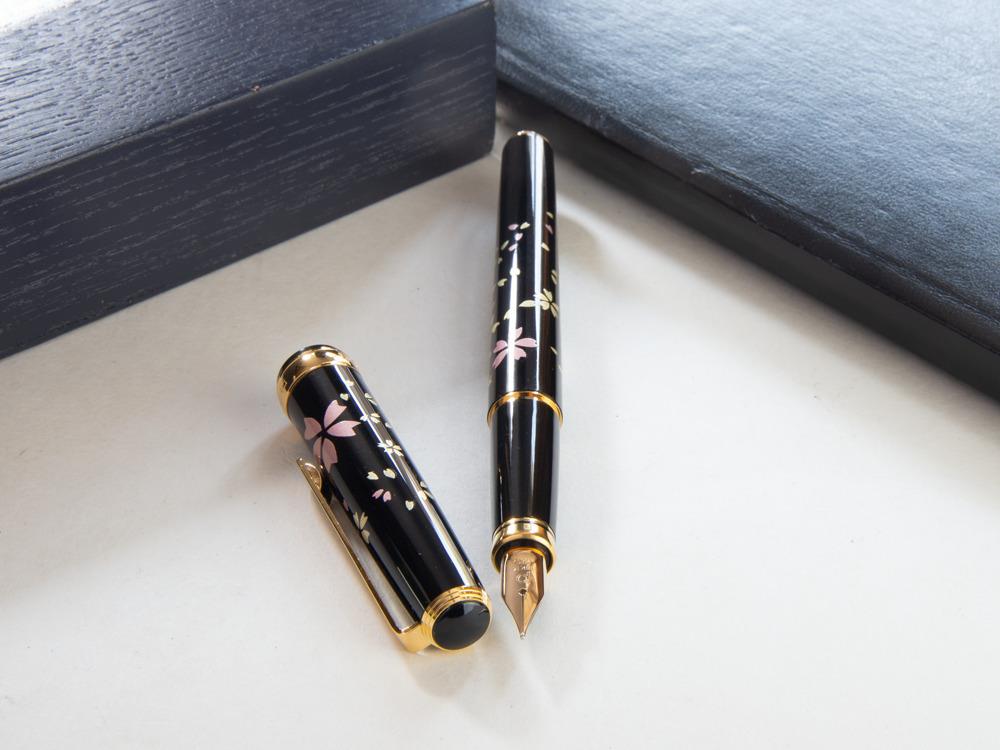 Platinum Kanazawa Maki-e Swirling Petals of Cherry Blossoms Fountain Pen